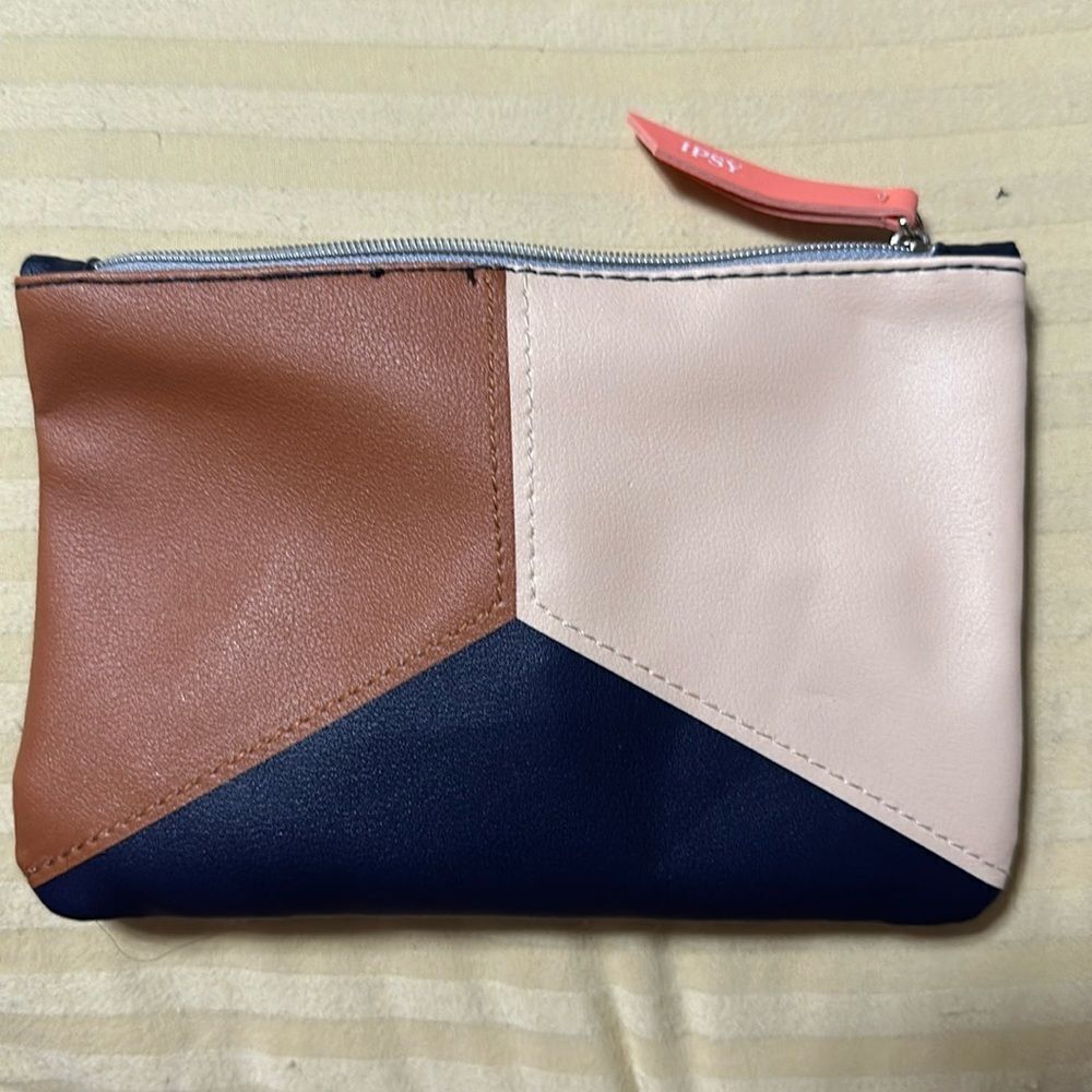 IPSY travel or cosmetic bag, tassle zipper pull NWOT